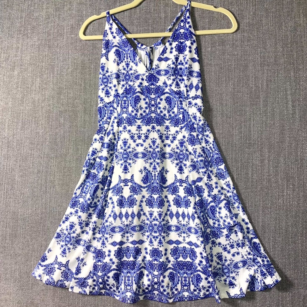 Charlotte Russe Skater Mini Dress Women's Medium White Blue Paisley Tie Straps